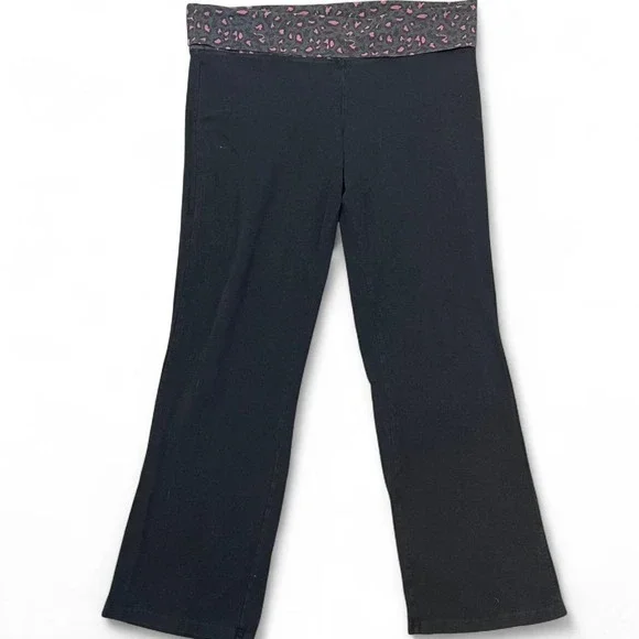 Black and pink leopard print yoga pants with fold over waistband - Picture 5 of 6